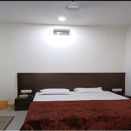 Supreme Guest House By Wb Inn Agra  Dış mekan fotoğraf