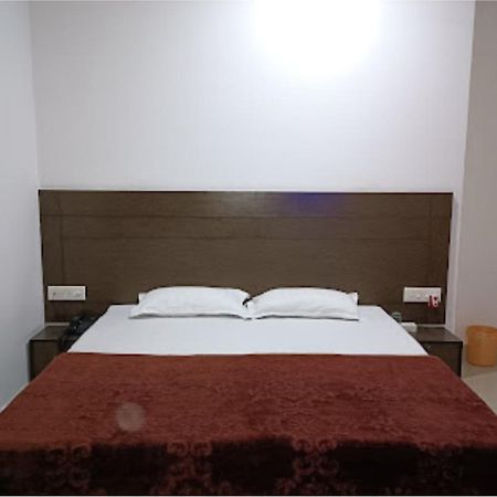 Supreme Guest House By Wb Inn Agra  Dış mekan fotoğraf