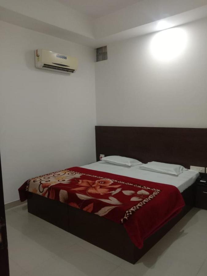Supreme Guest House By Wb Inn Agra  Dış mekan fotoğraf