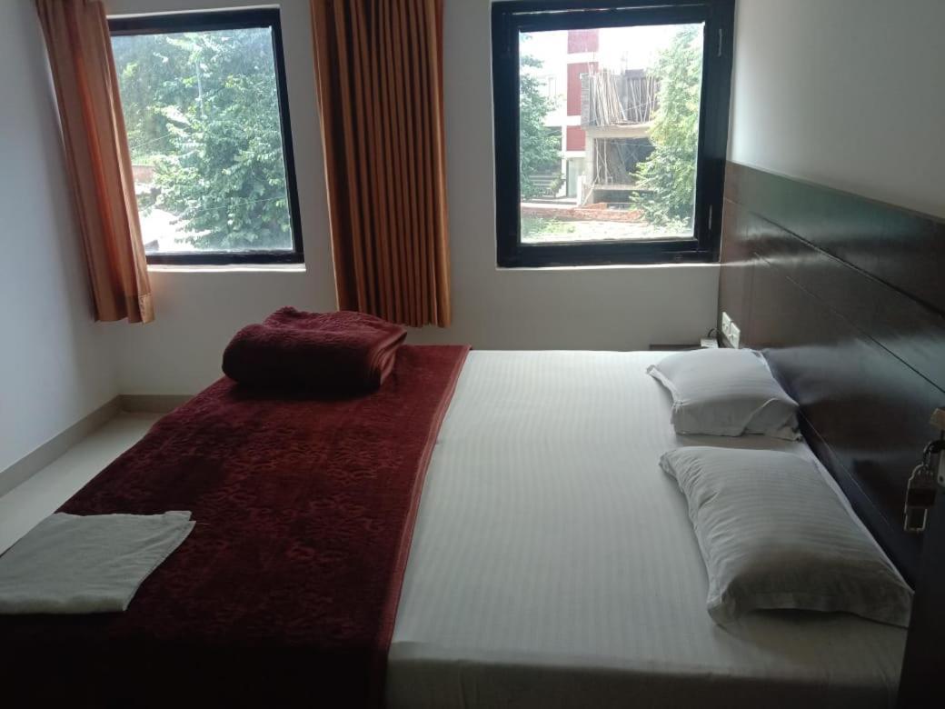 Supreme Guest House By Wb Inn Agra  Dış mekan fotoğraf