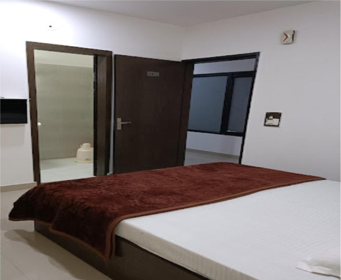 Supreme Guest House By Wb Inn Agra  Dış mekan fotoğraf